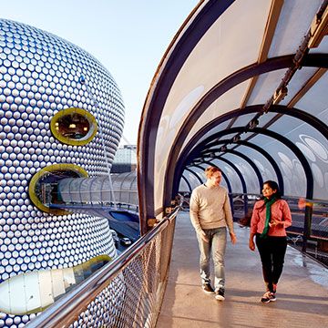 Students on bridge at the Birmingham Bullring